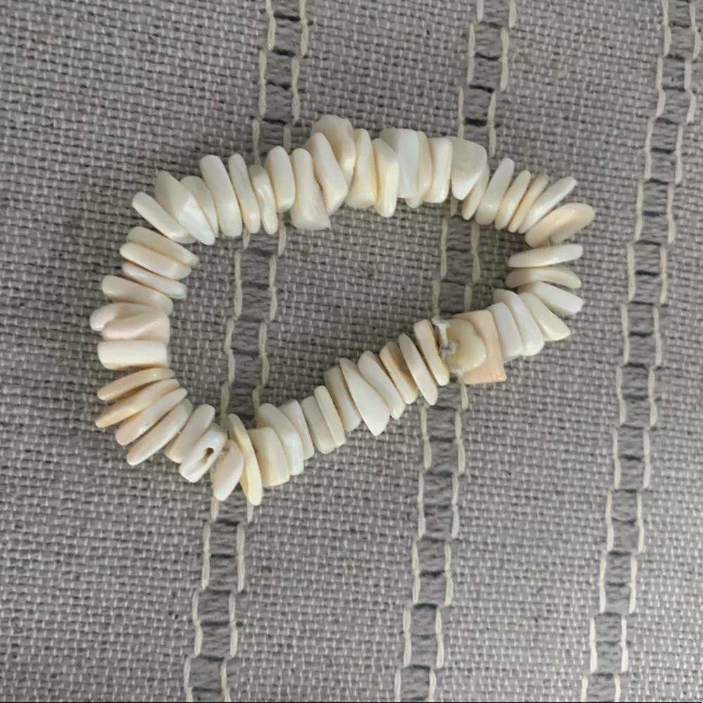 White stretchy shell bracelet